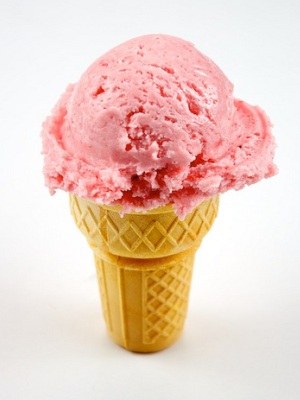 Strawberry Ice Cream Cone (Flickr Creative Commons/TheCulinaryGeek)