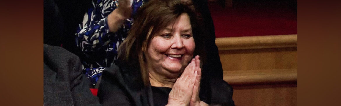 Gloria Fallon 1600×500 – Tonight Show