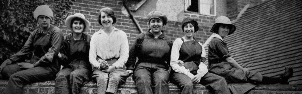 How women dressed 100 years ago