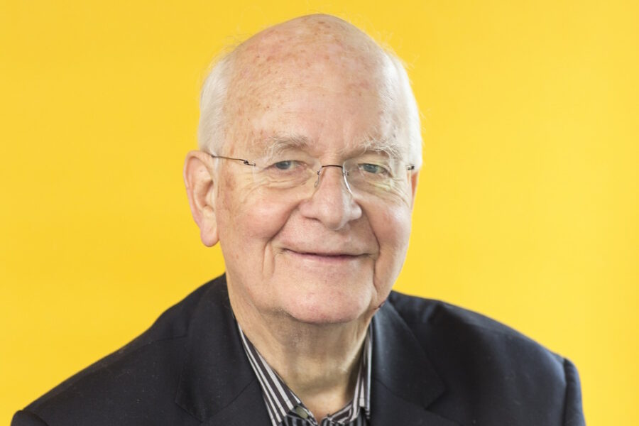 Peter Usborne (Annahoworth via Wikimedia Commons)